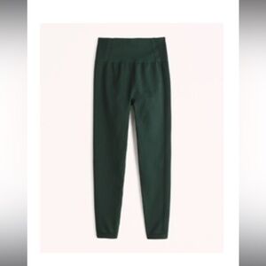 Women's
YPB seamlessCORE 7/8-Length Legging
Size: Forest Edge S